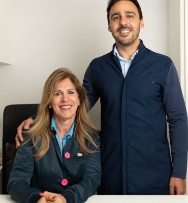 Dr. Daniel Santos realizando atendimento odontológico no Tatuapé
